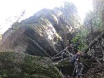 Broumovkie Steny-  schodzimy ze szlaku i zaczyna sie survival:)
