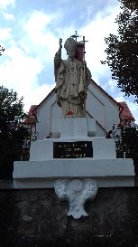 Jeden z ładniejszych pomników Papieża