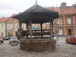Jarosław - Rynek - zabytkowa studnia