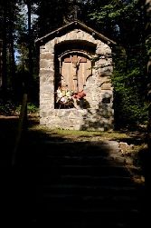 Kapliczka na Przełęczy Małastowskiej