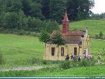 Okolice Błażowej Górnej, w szczerym polu kaplica