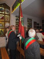 Poczet sztandarowy w Kaplicy PTTK