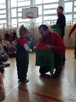 nagroda dla najmłodszej uczestniczki zabawy