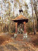 współczesna przydrożna kapliczka 