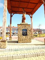 Ryglice - rynek 2w1 - św. Florian i pamiątką Grunwaldu