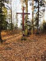 krzyż w miejscu tzw. ostrzelanej mszy